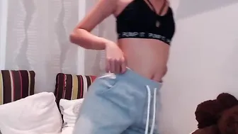 vanesahorn Naughty bitch demonstrates shaved holes