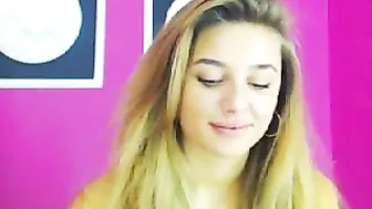 amelyboo Sexy chick demonstrates beautiful body