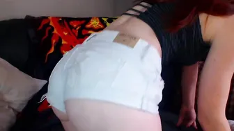 hotreds44 Blissful ladies lick shaved cunt