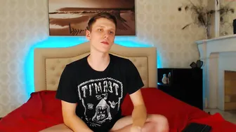 crystalvswilliam Cool skinny rubs her lips sex