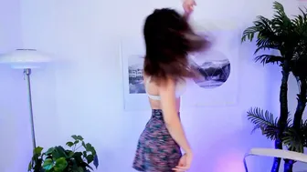 linda_butler matchless chick spins elastic booty