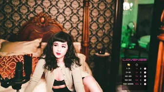 ingennui sexy slut exhausting the cap with masturbation