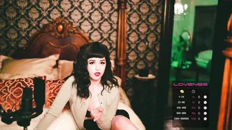 ingennui lush ass shows its shape