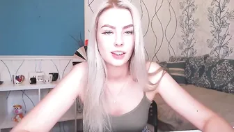 8a8y  mature slut pulls pussy while lying in a chair