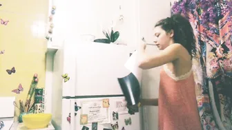 elenakoshkaxoxo  busty courage rides a dildo