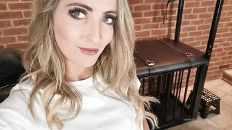 Mistress Courtney aka misscourtneym onlyfans  chubby mare in honor of the holiday shows its bust