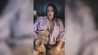 Anaconda Noire onlyfans  beautiful chick takes off her underwear