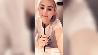 evaelfie  luxurious swell shows off her breasts