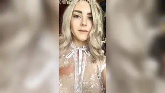 evaelfie  Showy chick