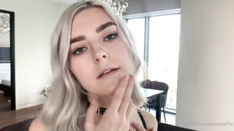 evaelfie  charming pregnant