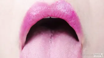 Little Puck onlyfans  busty  girl  jerks her pussy and squirts