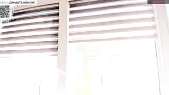 white_snow_ beautiful maid masturbating cunt