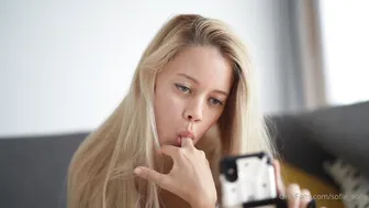 sofie_sofie  crazy bitch fucks herself with fingers