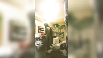 elenakoshkaxoxo  busty  girl  fingering her pussy with a vibrator