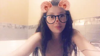 elenakoshkaxoxo  busty woman chatting in chat