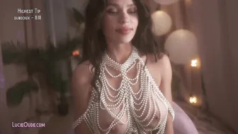 Lucieoude_  sexy wench sucks dick