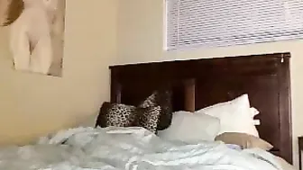 ggwicked beautiful lady gently masturbates pussy