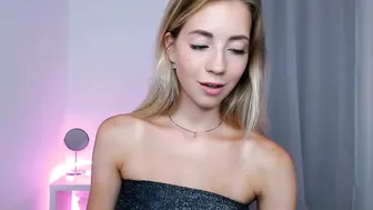 emmi_rosee juicy babe striptease dances