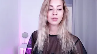 emmi_rosee hot chick rides phallus