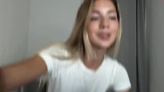 emmi_rosee stunning slut dabbles with dildo