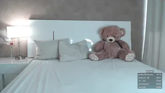 cherry_beauty crazy chick caresses sex lips