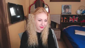 blone_babygirl cute blonde in free chat