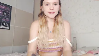 69littlebig69 sexy whore masturbates with a phallus