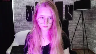 joan_gray incredible shows off gorgeous boobs