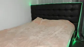 angel_hope sexy blonde pulls pussy hand