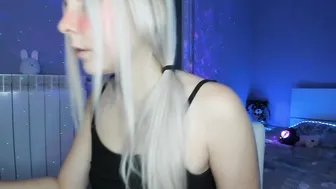 Xxxhoneyxx skinny in stockings pulls pussy