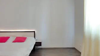 Phoesweet cute slut fucks vaginal opening