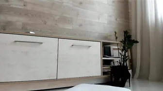 Meryfoxxx cute passion pulls the cap with his fingers