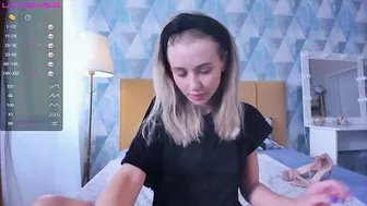 sandraxevans naughty bitch fucks pussy