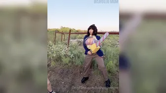 Bishoujomom mature mare recklessly caresses pussy