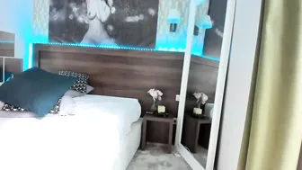 kittyrave elegant confused caresses juicy pussy