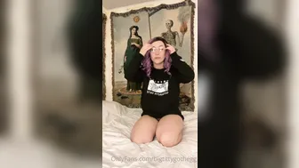 bigtittygothegg beauty caresses her tits and pussy