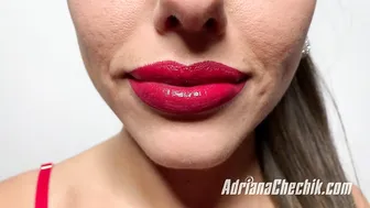 AdrianaChechik caresses pussy through panties