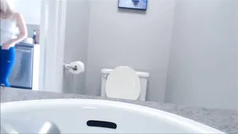 Missbehavin26 cute brunette with natural tits chatting in fries