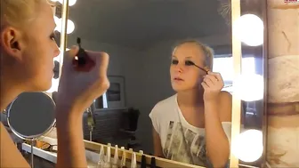 Lara-CumKitten lovely girls pose in free chat