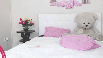 ilana_marty crazy queen gently pulls the vagina