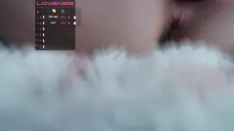 wetsparkles sultry slut fucks her pussy