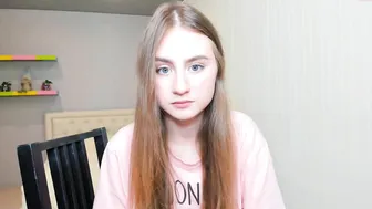 elizabeth_wong showing off her body