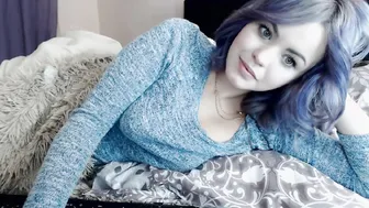 priscillamoon Tender small fucks herself in the pussy