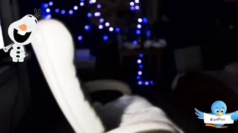 ps4pro Beautiful lady gently masturbates pussy