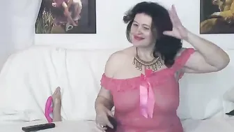 berryshickx Lustful bitch shows tits
