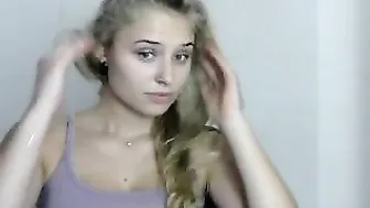 avilena Naked cutie pulls pussy