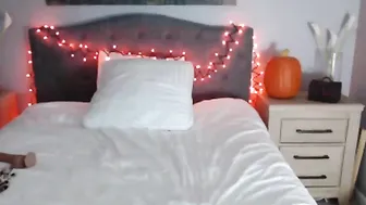 daniluvs2 Charming beeks - performs a striptease