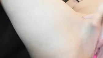 amandateasing Petite babe gently masturbates cunt