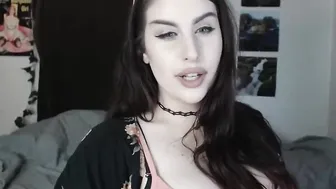 haylihaze erotically dancing