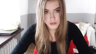 amberkeyss shows chest